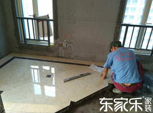 家里裝修自己怎么貼瓷磚？
